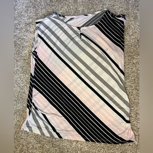 NY & Company black/gray/pink, stretch shell, size XL.